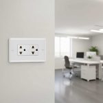 TOMA DOBLE EMPOTRABLE DECORA UNIVERSAL 2X15A L/T 150V O 16A L/T 250V BLANCO - Image 2